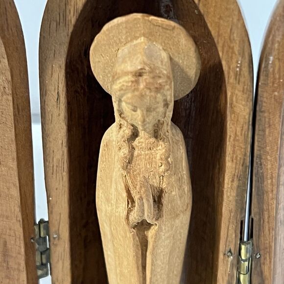 Blessed Virgin Mary Wood Carving 3-D Encased Hinged Capsule Made in Italy - Picture 8 of 17